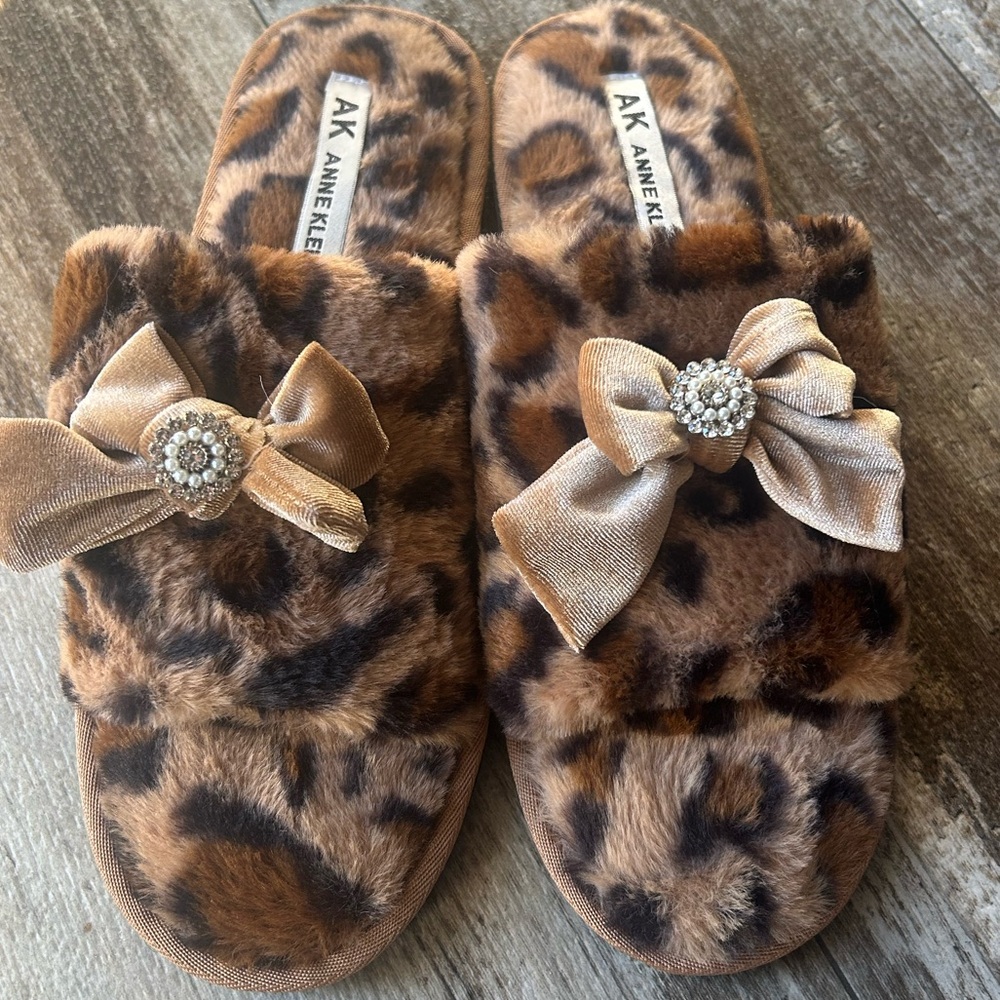 Leopard Slippers size 11‎ / 12 New